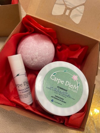 Coffret cadeau (Boule de bain + baume à lèvres + gommage 50 ml)  (pc)